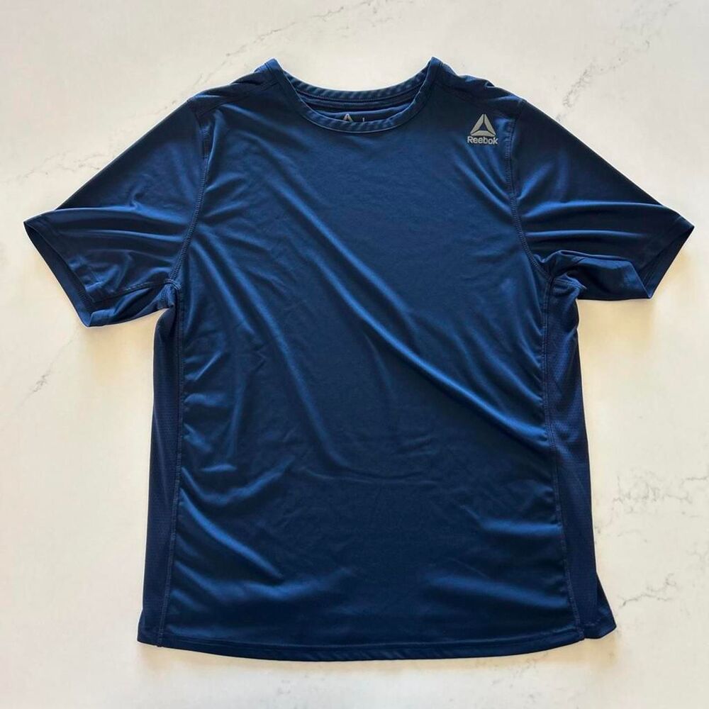 Reebok Men's Navy and Blue T-shirt